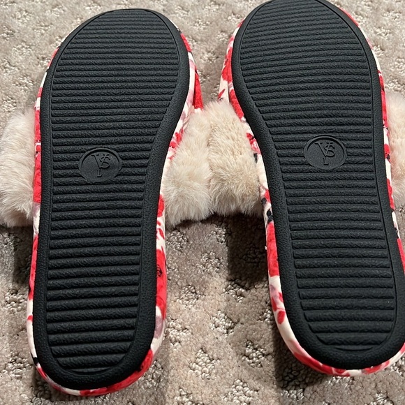 VICTORIA SECRET RED/PINK FLORAL CUTE SLIPPERS - Picture 3 of 3